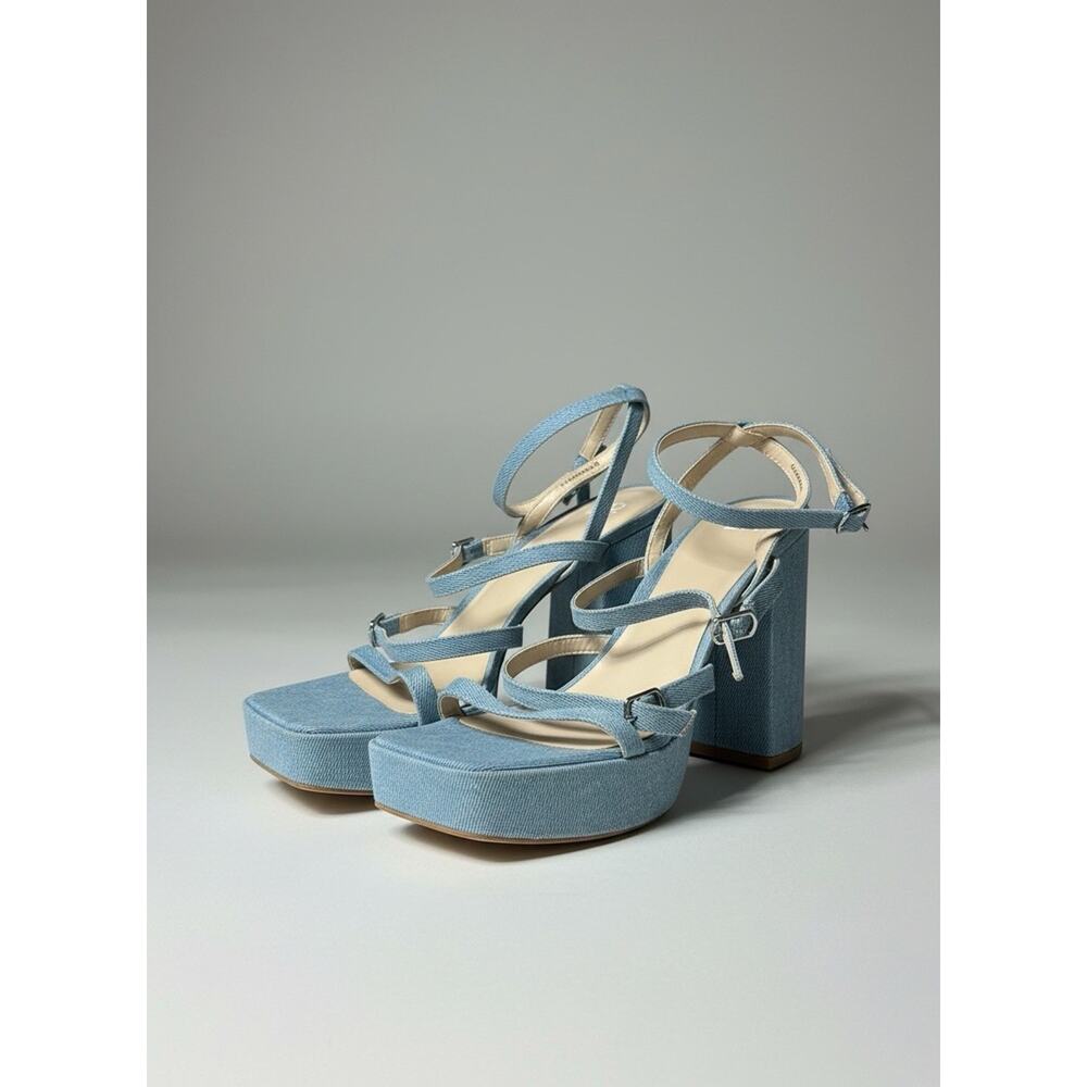 BP blue platform sandals feature a chunky block heel and crisscrossing ankle 11M